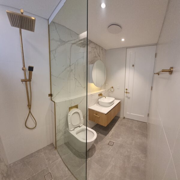 Bathroom & Shower