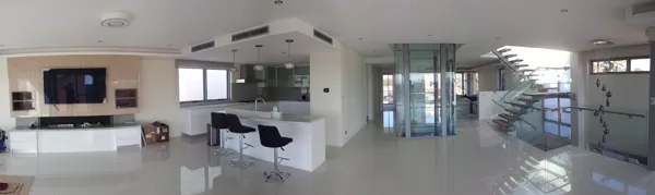 Kitchen & Lift